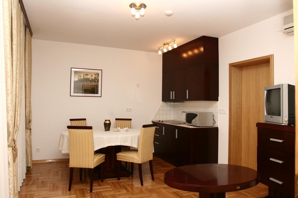 Apartmani Marbis كوبريفنيتسا الغرفة الصورة