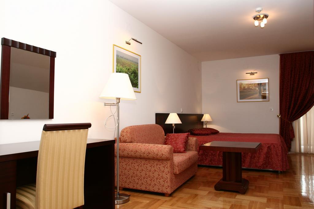Apartmani Marbis كوبريفنيتسا الغرفة الصورة
